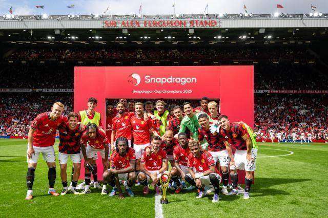 莱万多夫斯基在曼联比赛中重返赛场，败北引发热议！上演精彩一战的简单介绍