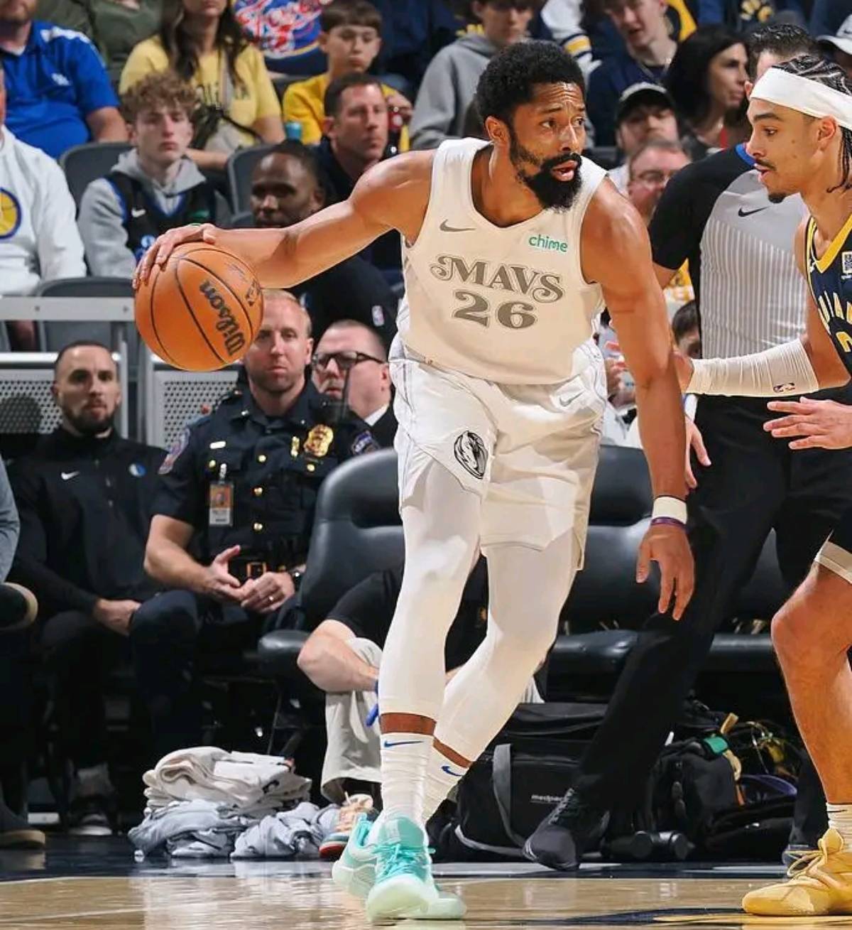 包含里程碑夜！夏洛特黄蜂造点机会，中超今晚刷纪录，更衣室稳定，控场能力受关注的词条