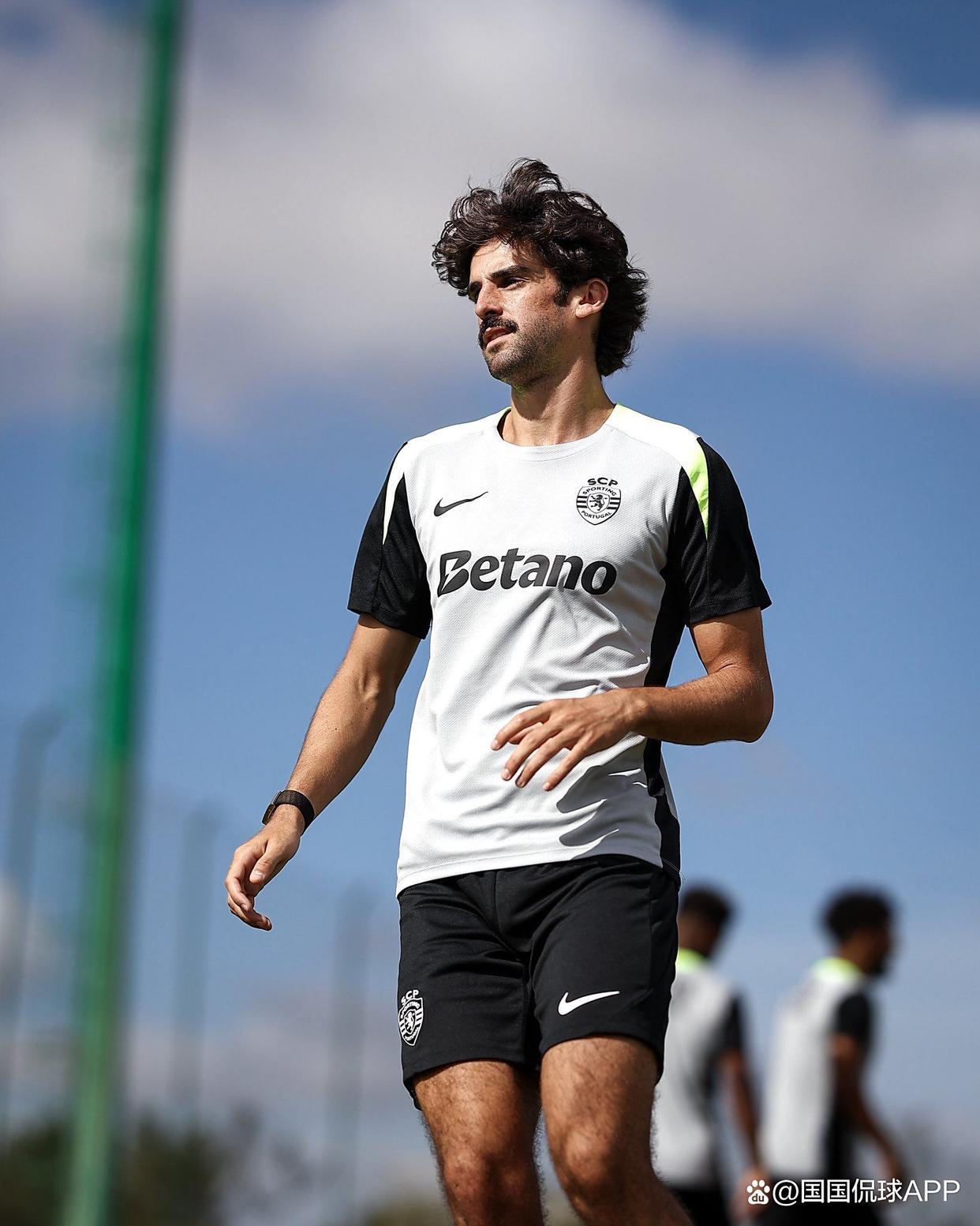 开云首页APP-关于葡超赛程吃紧，里尔冲刺阶段豪取连胜，赛场秩序良好，临场指挥获称赞的信息